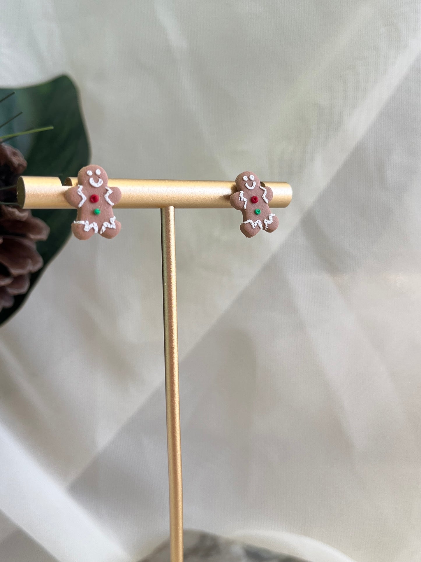 gingerbread cookie stud earrings